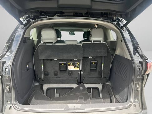 Used 2022 Toyota Sienna XLE AWD/4WD image 11