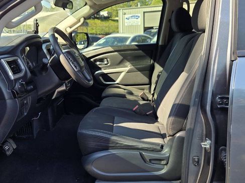 Used 2017 Nissan Titan SV image 14