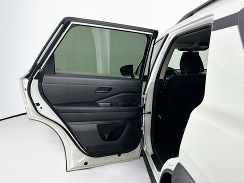 Used 2025 Nissan Pathfinder SV image 25