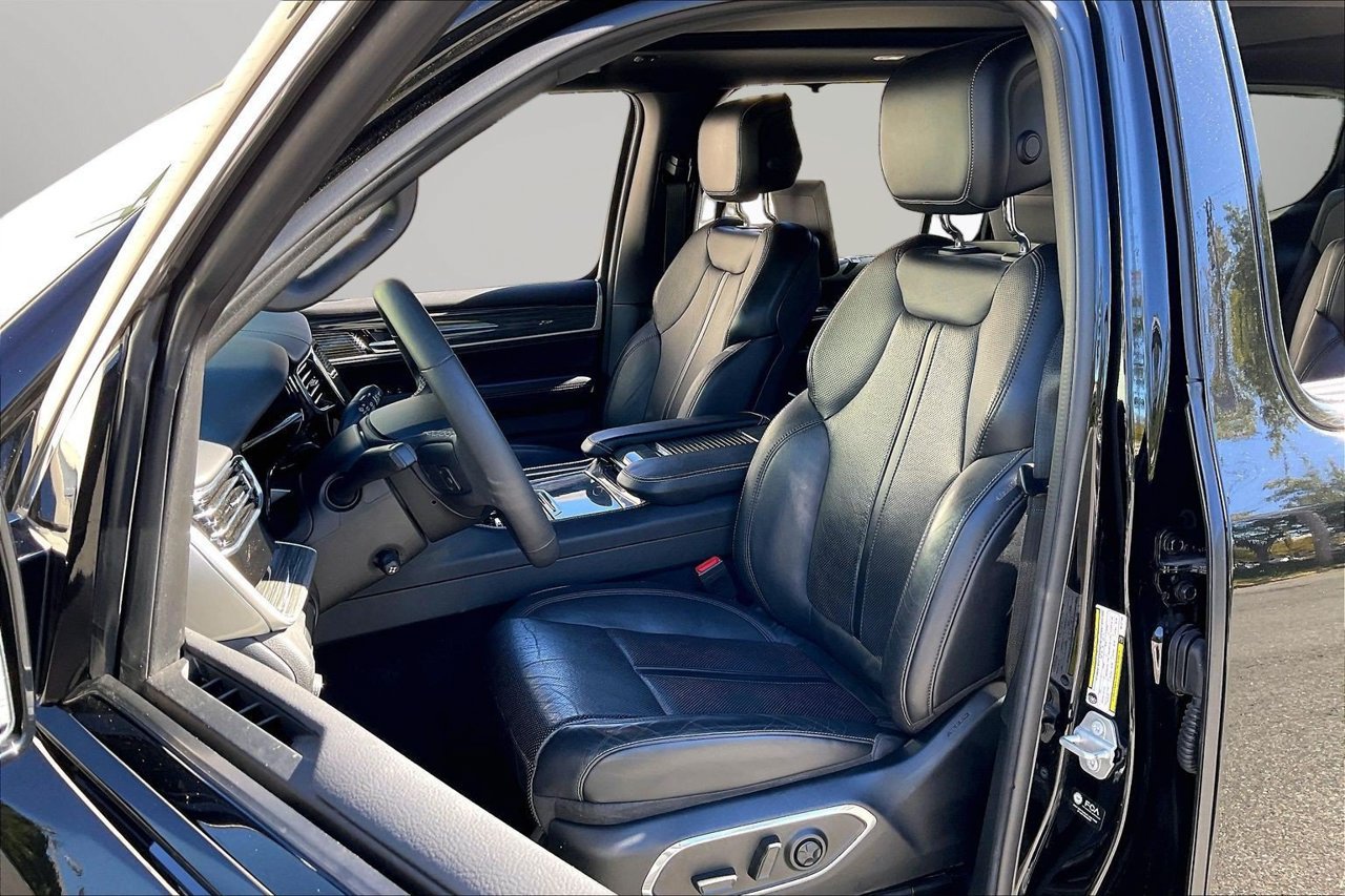 Used 2022 Jeep Wagoneer Series II w/ Convenience Group I AWD/4WD image 22