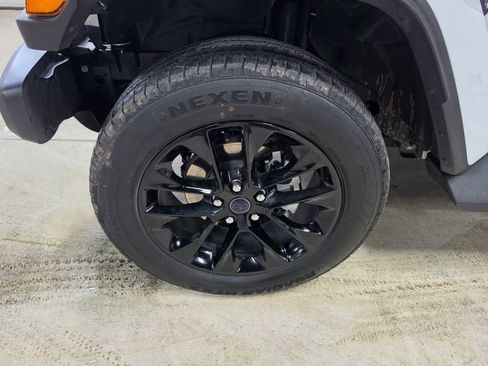 Used 2025 Jeep Wrangler Sahara image 7