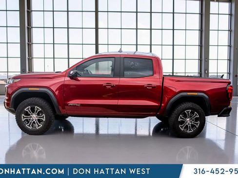 Used 2024 GMC Canyon AT4 AWD/4WD image 2