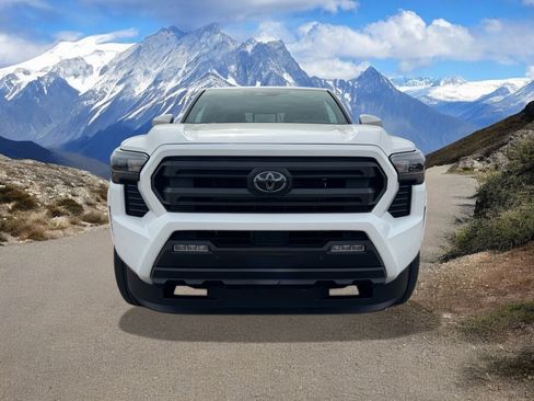 Certified 2025 Toyota Tacoma SR5 image 8