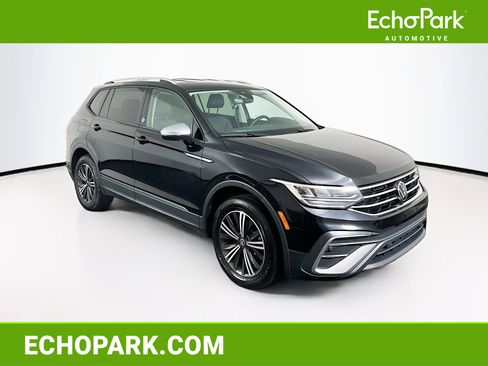 Used 2024 Volkswagen Tiguan SE image 1