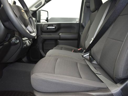 Used 2024 Chevrolet Silverado 2500 Custom w/ Custom Value Package image 13