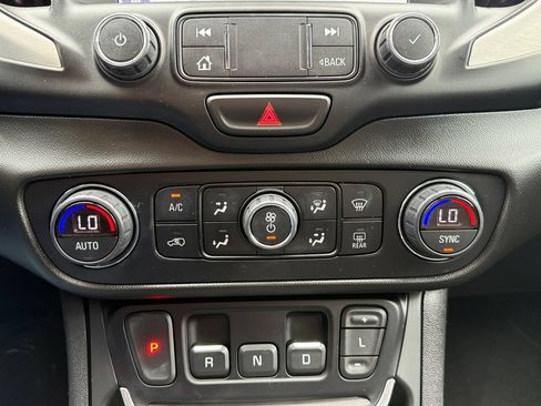 Used 2021 GMC Terrain SLT FWD image 20
