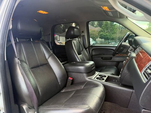 Used 2014 Chevrolet Tahoe LT w/ Luxury Package AWD/4WD image 23
