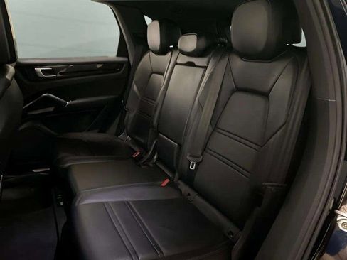 Used 2019 Porsche Cayenne w/ Premium Package image 73