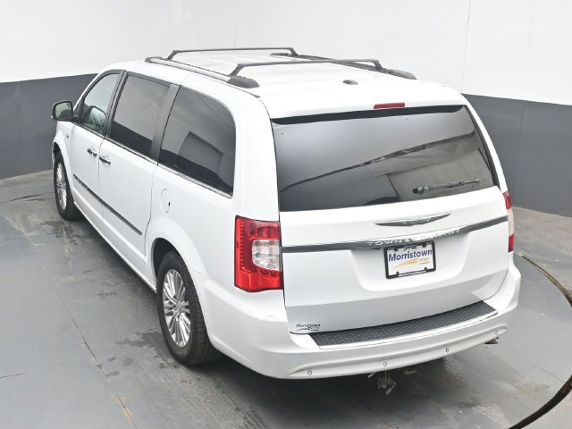 Used 2014 Chrysler Town & Country Touring-L FWD image 36