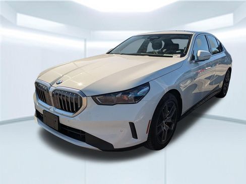 Used 2026 BMW 530i RWD image 1
