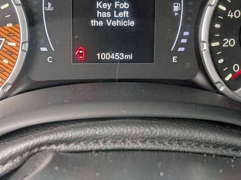 Used 2019 Jeep Renegade Latitude FWD image 19