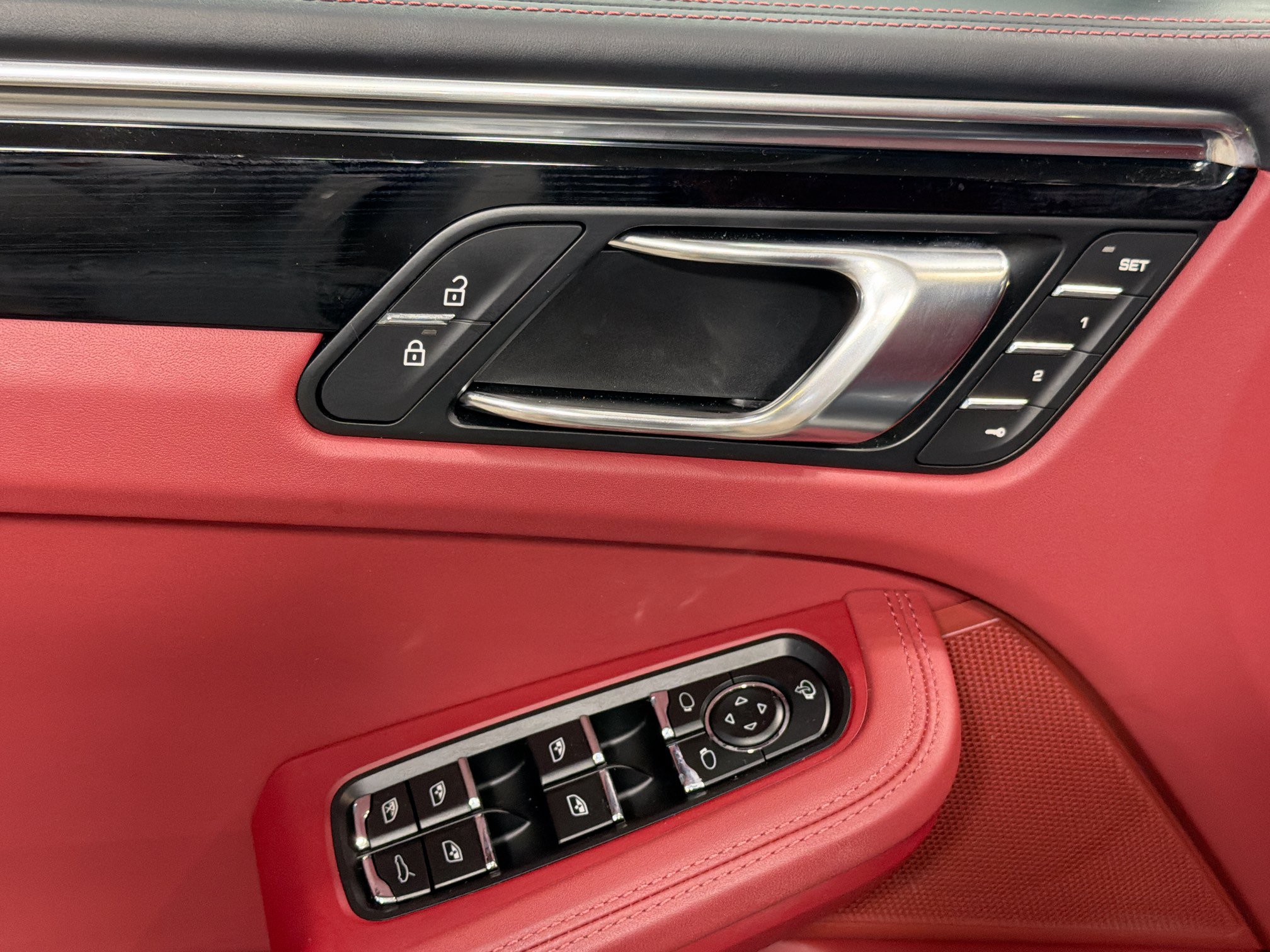 Certified 2026 Porsche Macan AWD/4WD image 23