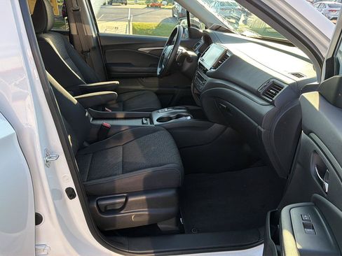 Used 2023 Honda Ridgeline Sport image 5