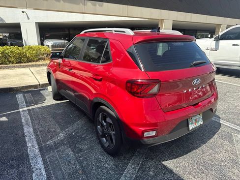 Used 2022 Hyundai Venue Limited FWD image 17