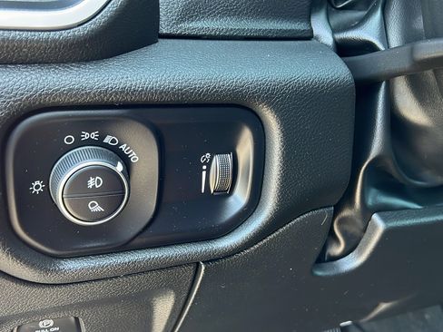 Used 2023 RAM 1500 Big Horn image 28