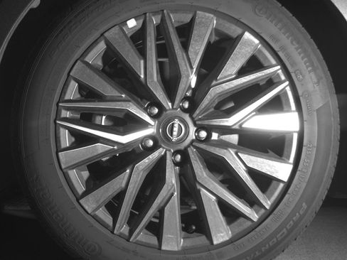 Used 2025 Nissan Altima 2.5 SV FWD image 12