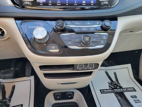Used 2021 Chrysler Pacifica Touring-L image 22