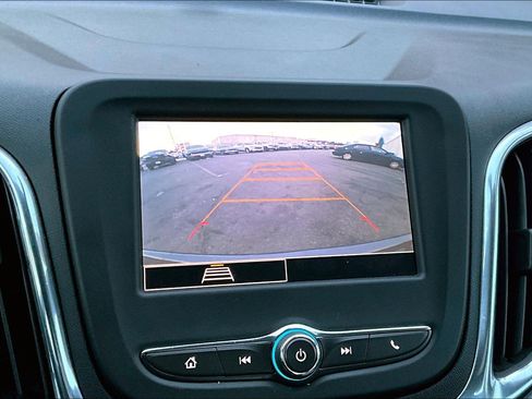 Used 2022 Chevrolet Equinox LS image 9