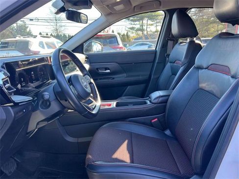 Used 2025 Nissan Kicks SR image 15