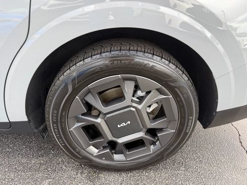 Used 2025 Kia Carnival SX FWD image 40
