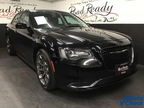 Used 2018 Chrysler 300 Touring w/ Sport Appearance Package image 3