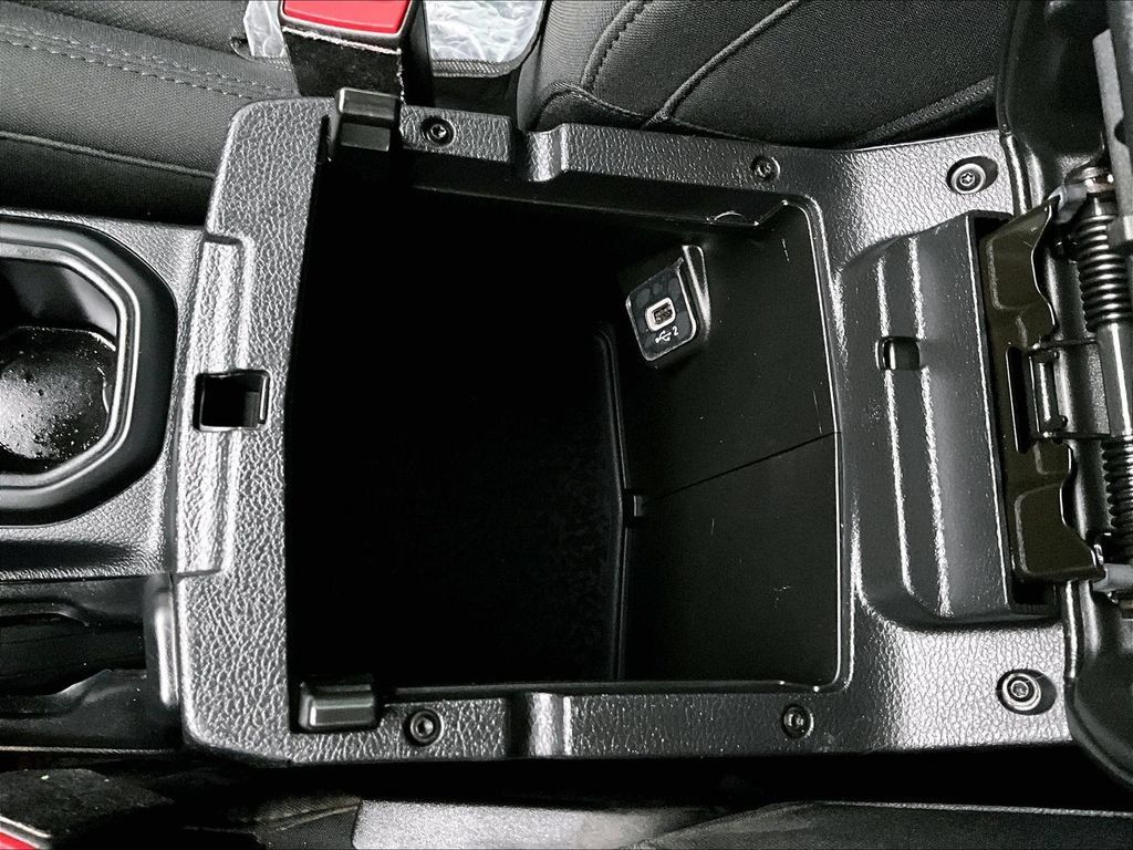 Used 2019 Jeep Wrangler Sport AWD/4WD image 33