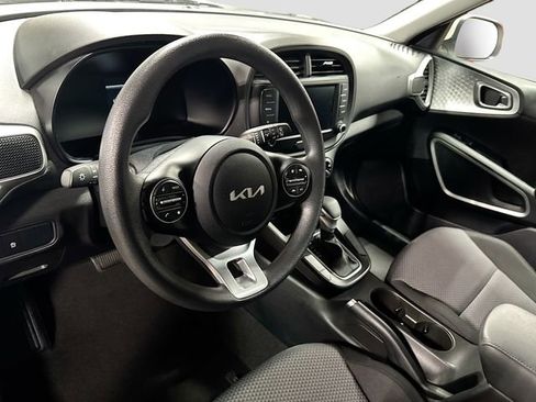 Used 2023 Kia Soul LX w/ LX Technology Package image 9