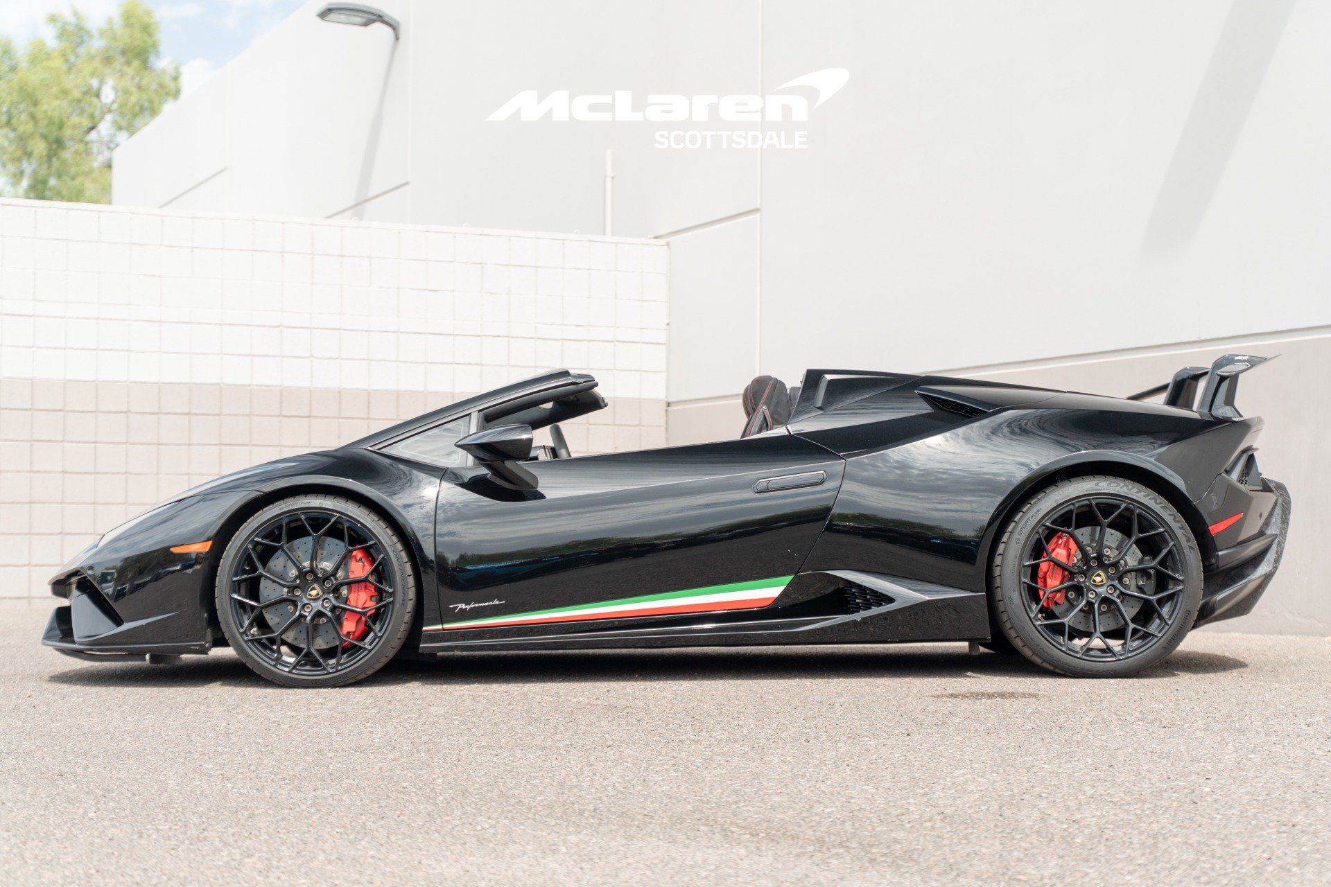 Used 2019 Lamborghini Huracan Performante AWD/4WD image 4