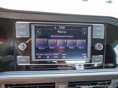 Used 2024 Volkswagen Jetta SE FWD image 13