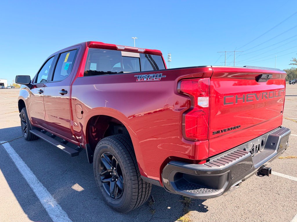 Used 2021 Chevrolet Silverado 1500 LT Trail Boss w/ Convenience Package II AWD/4WD image 3