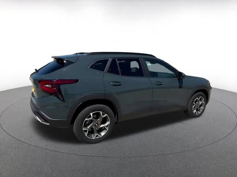 Used 2025 Chevrolet Trax LT w/ LT Convenience Package FWD image 15
