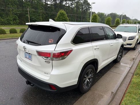 Used 2016 Toyota Highlander XLE FWD image 7