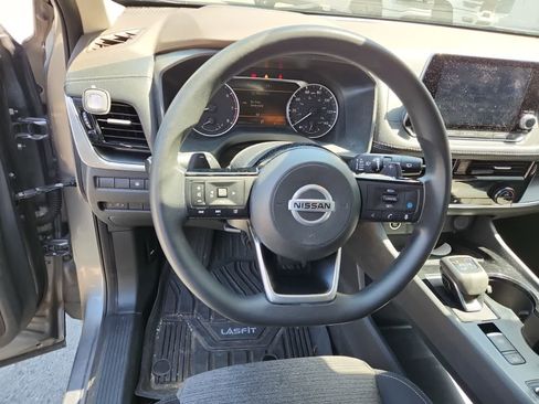 Used 2021 Nissan Rogue SV FWD image 12