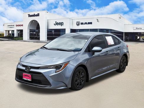 Used 2025 Toyota Corolla LE FWD image 3