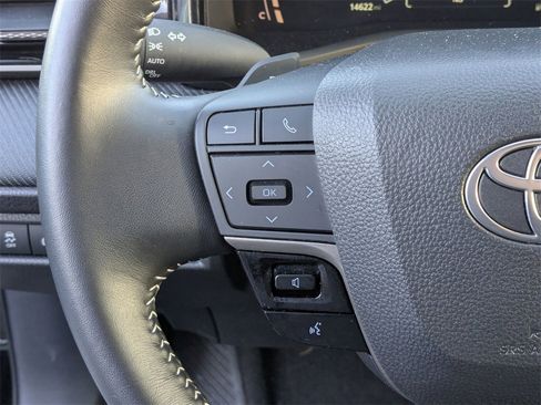 Used 2025 Toyota Camry SE image 19