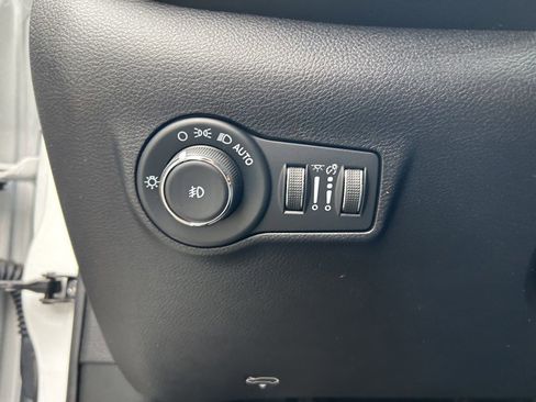 Used 2022 Jeep Compass Latitude w/ Sun and Sound Group AWD/4WD image 18