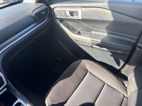 Used 2023 Ford Explorer XLT AWD/4WD image 16