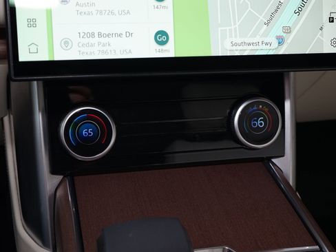 Used 2023 Land Rover Range Rover Autobiography image 15