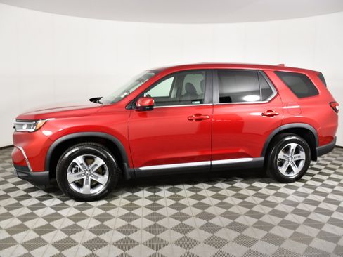Certified 2025 Honda Pilot EX-L image 9