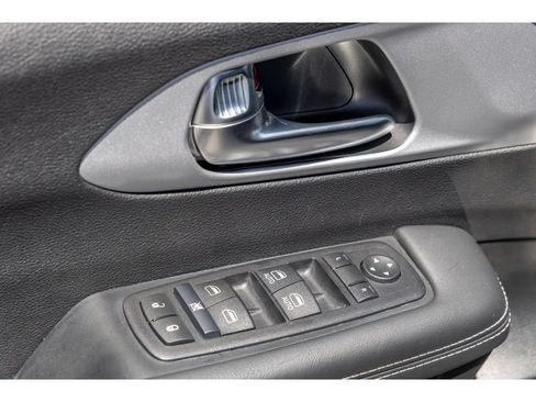 Used 2024 Chrysler Pacifica Touring FWD image 20