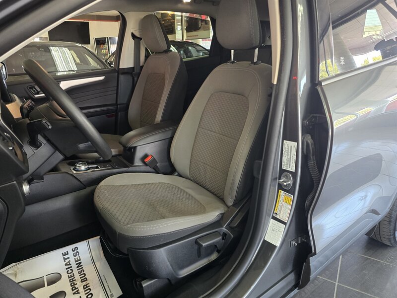 Used 2022 Ford Escape SE AWD/4WD image 9