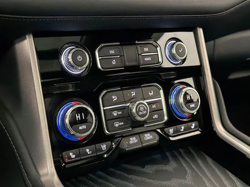 Used 2022 GMC Yukon XL Denali image 36