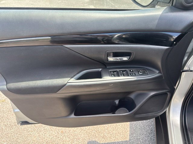 Used 2020 Mitsubishi Outlander ES FWD image 15