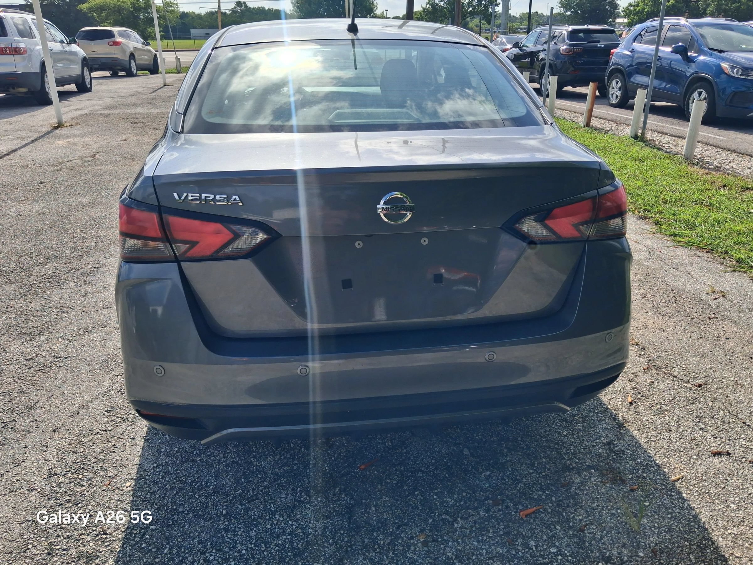Used 2020 Nissan Versa S FWD image 4