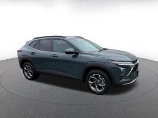 Used 2025 Chevrolet Trax LT w/ LT Convenience Package FWD video 2