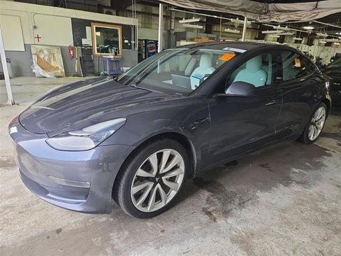 Used 2018 Tesla Model 3 Mid Range RWD image 3