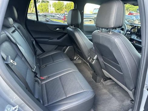 Used 2025 Chevrolet Equinox LT w/ Convenience Package II FWD image 11