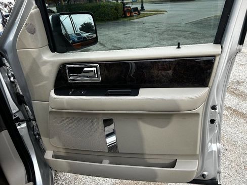 Used 2015 Lincoln Navigator Base 4x2 4dr SUV image 17