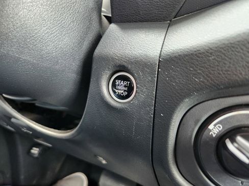 Used 2024 Nissan Frontier SV image 23