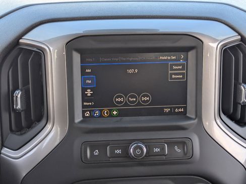 Certified 2022 Chevrolet Silverado 1500 Custom image 19